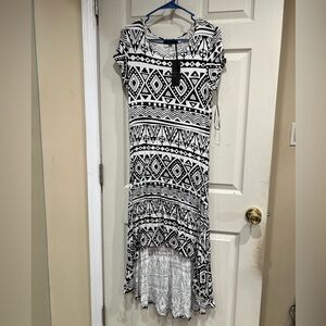 Size M Black and White High to Low Dress